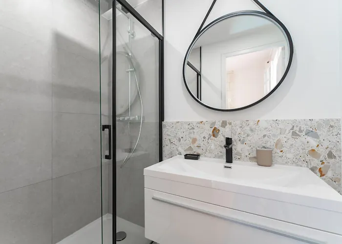 élégant Place Du Parlement Pour 4 Personnes