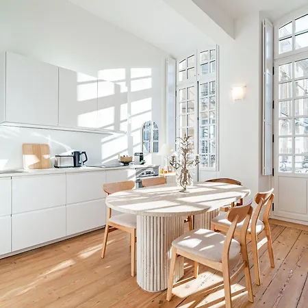 Elegant Place Du Parlement Pour 4 Personnes